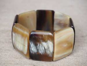 กำไลเขาควาย งานฝีมือธรรมชาติ เครื่องประดับทำมือที่ไม่เหมือนใครสำหรับผู้หญิง เครื่องประดับแฟชั่นที่ยั่งยืน และเครื่องประดับส่วนตัวสำหรับทุกวัน - Product Image 6