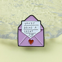 Broche en alliage créative rose en forme d'enveloppe et de cœur avec citations inspirantes, tendance, pour sac à dos, vêtements, chapeau, décoration, cadeau