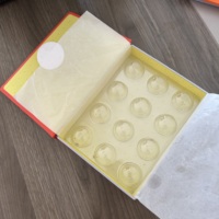 Boîte d'emballage rigide pour chocolat de qualité supérieure avec logo personnalisé, qualité alimentaire, 12 compartiments, laminage mat, gaufrage, revêtement UV, recyclable