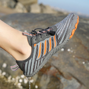 <span class=keywords><strong>Chaussures</strong></span> <span class=keywords><strong>de</strong></span> randonnée, <span class=keywords><strong>de</strong></span> surf, <span class=keywords><strong>de</strong></span> natation, <span class=keywords><strong>de</strong></span> marche aquatique et <span class=keywords><strong>de</strong></span> plage unisexes respirantes à cinq <span class=keywords><strong>doigts</strong></span> <span class=keywords><strong>avec</strong></span> empeigne en maille et semelle extérieure en caoutchouc - Product Image 5