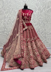 Lehenga Choli exclusif de style moderne avec double Dupatta Nouveau design brodé antique doré disponible au prix de gros - Product Image 6