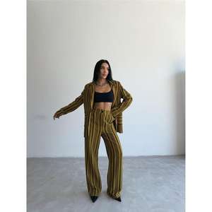 Conjunto de Chaqueta y Pantalones Otomanos a Rayas Verdes para Mujer - Product Image 1