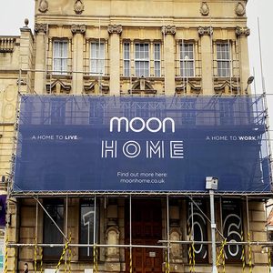 Tùy Chỉnh Ngoài Trời Khuyến Mãi Giá Rẻ In Ấn Quảng Cáo Heras Hàng Rào Lưới Biểu Ngữ Cờ Vải Polyester Hàng Rào Lưới Biểu Ngữ - Product Image 3