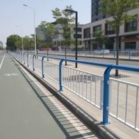 Barrière piétonne de protection contre les impacts, de qualité supérieure, prix usine, en métal, pour trottoirs municipaux, de qualité ingénierie, avec protection réfléchissante
