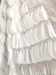 Tela de encaje de red, vestido elegante con volantes blancos - Product Image 5