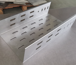 Bandeja Portacables de Acero Perforada Ignífuga, Superficie Galvanizada con Recubrimiento Plástico, Construcción Sólida, Capacidad para 60 Cables - Product Image 4