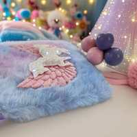 Porte-monnaie licorne en peluche dégradé avec ailes à paillettes, mini portefeuille pour filles, pochette de rangement douce et moelleuse à motif de dessin animé avec pendentif boule colorée