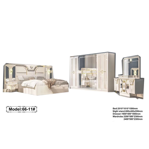 Set <span class=keywords><strong>Camera</strong></span> <span class=keywords><strong>da</strong></span> <span class=keywords><strong>Letto</strong></span> Moderno 5 Pezzi in MDF, Misura King Size, Pronto per la Consegna - Product Image 1