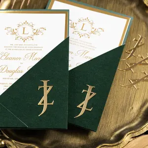 Ensemble <span class=keywords><strong>d</strong></span>'invitations en velours avec invitations à poche faciles à insérer, invitations personnalisées en velours avec <span class=keywords><strong>carte</strong></span> RSVP et étiquette nominative monogrammée dorée - Product Image 3