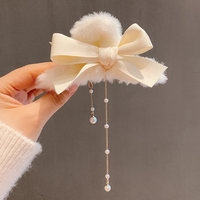 Pinces à cheveux en peluche d'hiver pour femmes, en alliage, papillon, gland, pinces à cheveux, requin, accessoires pour cheveux avec perles