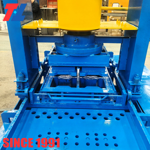 Machine <span class=keywords><strong>de</strong></span> moulage entièrement automatique pour blocs <span class=keywords><strong>de</strong></span> pavés en plastique emboîtables, machine <span class=keywords><strong>de</strong></span> fabrication <span class=keywords><strong>de</strong></span> briques en plastique avec contrôle PLC - Product Image 4