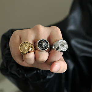 Anello da Uomo con <span class=keywords><strong>Testa</strong></span> di <span class=keywords><strong>Leone</strong></span> Fornito dalla Fabbrica, Stili Popolari Intagliati, Forme Geometriche, Anello di Fidanzamento in Acciaio Inossidabile 316L Dorato - Product Image 4