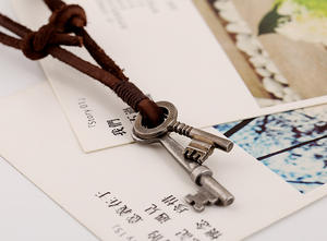 Punk <span class=keywords><strong>Biker</strong></span> Brown Surfer Mignon Clé Pendentif En Cuir Véritable Dentelle Collier Ras Du <span class=keywords><strong>Cou</strong></span> - Product Image 5