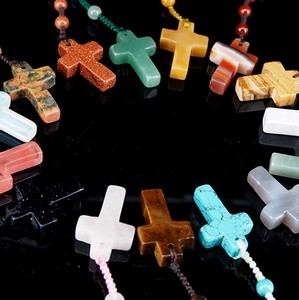 2020 pas <span class=keywords><strong>cher</strong></span> prix <span class=keywords><strong>cristal</strong></span> brut pierre de pierres précieuses en forme de croix collier - Product Image 6