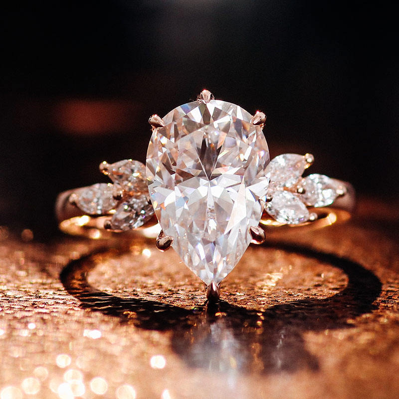 Bague moissanite en or rose 18 carats