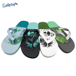 Vente chaude usine – Claquettes et sandales plates d'été pour hommes en PVC, personnalisables avec logo, idéales pour la chambre - Product Image 1