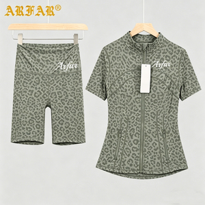 Set Sportivo <span class=keywords><strong>Casual</strong></span> Personalizzato da <span class=keywords><strong>Donna</strong></span>, Giacca e Pantaloncini Leopardati, Abbigliamento Estivo con Stampa Ghepardo, Completo Due Pezzi - Product Image 3