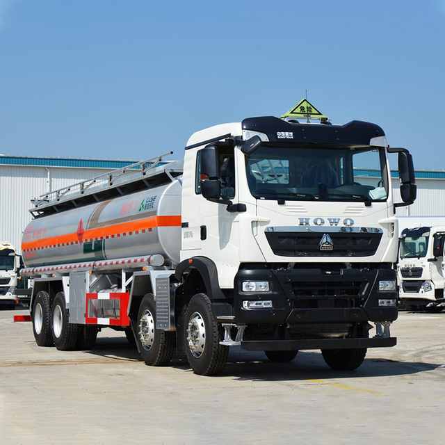 20000 Gallon Petrol New Mobile Dispenser Howo Sinotruk Oil Bowser Fuel Tank Truck 8x4 Drive Water Storage for Sale