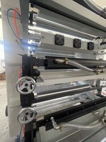Machine d'impression flexographique portable à faible consommation d'encre 2027 la plus vendue pour sachets souples de liquides avec rouleau en caoutchouc
