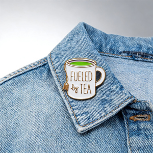 Pin de esmalte de aleación con diseño de taza de té y ribete dorado personalizado, insignia creativa con eslogan, broche decorativo - Product Image 5