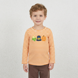T-shirt rayé à manches longues pour garçons avec chapeau de pèlerin et imprimé avant motif citrouille, ensembles décontractés - Product Image 1