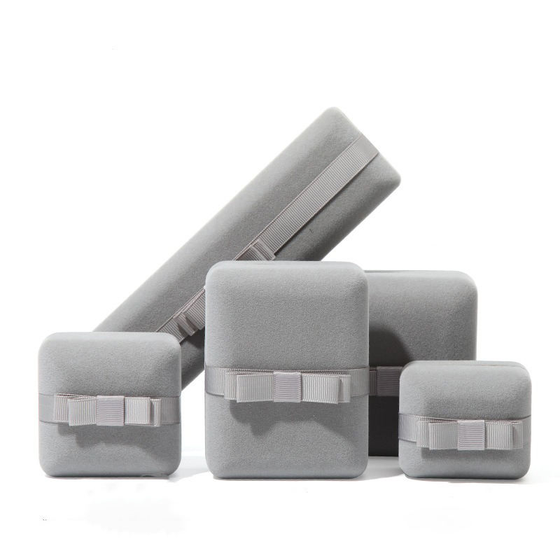 Boîte à bagues grise