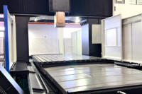 Fraiseuse CNC à portique robuste GUOSHENG GMF4030R BT50 FANUC à taux d'élimination de matériaux élevé pour moules et matrices