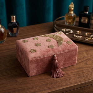Caja de Madera de Lujo Rosa con Bordado de Luna y Estrella, Diseño con Cuentas, Hecha a Mano, Personalizada, para Regalo, Decoración del Hogar - Product Image 1