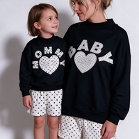 Tenues Assorties Hiver Maman et Moi à Pois Col Montant Monogramme avec Badge et Lettres Appliquées Personnalisées