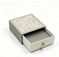 Boîte cadeau à bijoux à tiroir gaufré floral, boîte coulissante avec bouton doré et doublure en velours pour emballage de broches, bagues et boucles d'oreilles
