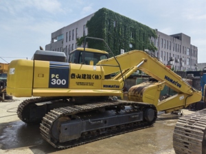 Vente flash : Excavatrice d'occasion Komatsu PC300, excellent prix, excavatrice hydraulique sur chenilles d'occasion, 22 tonnes, avec godet de terrassement. - Product Image 2