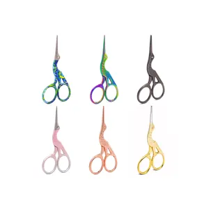 Forbici da ricamo Youki piccole vintage in acciaio inossidabile, stile borsa in PVC, con motivo gru, 9,4 cm, argento/oro, spessore 3,5 mm - Product Image 1