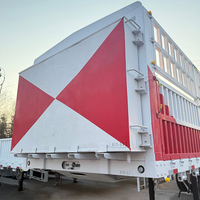 Semi-remorque à ridelles latérales à 3 essieux pour le transport de produits agricoles avec une bonne ventilation