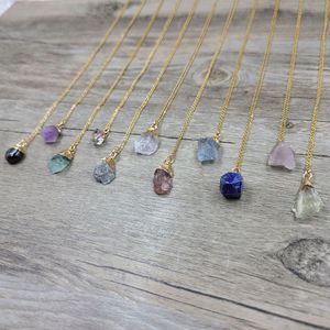 HWASAN Trendy Geometrik Altın Kaplama Paslanmaz Çelik Zincir Doğal Kristal Taşlı Kolye - Product Image 2