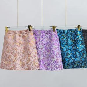 Mini-jupe en tissu jacquard gaufré de couleur unie, simple et tendance, de haute qualité, personnalisable en gros (OEM/ODM) - Product Image 1