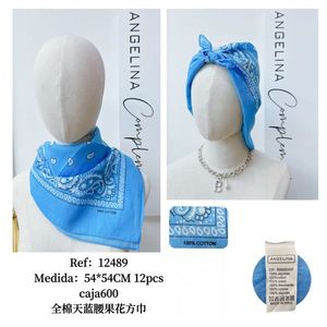 Sciarpa quadrata Angelina Complete Sky Blue in cotone paisley 54x54 cm da indossare sulla testa o sul collo - Product Image 3