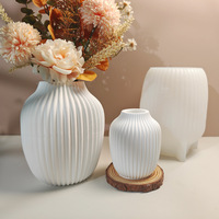 Grand moule en silicone pour vase à rayures cannelées minimaliste, moule simple pour ornement en plâtre côtelé, grand pot à fleurs, moule de moulage en ciment