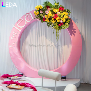 LEDA Party Events suministra un fondo de flores colgantes de acrílico redondo rosa moderno y personalizado. - Product Image 2