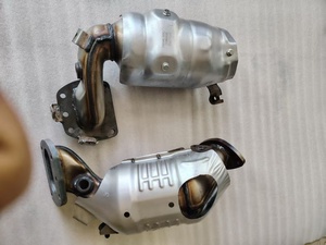 ตัวแปลงแคตตาไลติกแบบตรงรุ่นสำหรับท่อร่วมไอเสีย Toyota Sienna 3.5L 2GR-FE ใช้แทนอะไหล่แท้หมายเลข 17140-31160 17150-31170 - Product Image 1