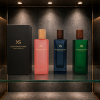 Flacons de parfum en verre rose givré de haute qualité avec couvercle en bois clair et pulvérisateur à pompe métallique Prix de gros