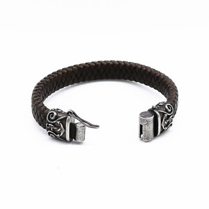 Yunnique Pulsera unisex de cuero negro tejido con cordón, hebilla de plata tibetana, diseño geométrico, accesorio de moda. - Product Image 3