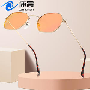 Gafas de sol de metal para mujer estilo europeo, montura negra, protección UV400, diseño poligonal para viajes y moda - Product Image 3