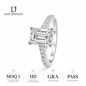 1CT Smaragdschliff Moissanit Rhodium-Plattierter 925 Sterling Silber D-Farbe VVS Pavé Verlobungsring Großhandel MOQ 1 Versandbereit - Product Image 1