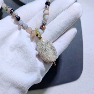 Collier pendentif en agate personnalisé de haute qualité pierre naturelle chrysanthème-fossile pour bijoux de fête hip-hop pour hommes cadeau parfait - Product Image 4