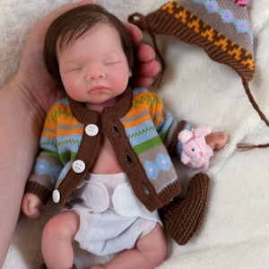 Bambola in Silicone da 10 Pollici per Bambine, Giocattolo Morbido a Corpo Intero con Caratteristiche Realistiche di Neonato e Accessori di Abbigliamento - Product Image 1