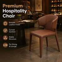 Chaises de salle à manger sans couture, revêtement lisse couleur craie, dossier enveloppant avec accoudoirs intégrés, pieds recouverts pour une utilisation moderne dans les cafés et salles à manger