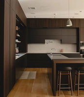 En gros, Meuble de cuisine modulaire en bois massif au design de luxe, avec charnière, glissière de tiroir, robinet d'évier et panier de tiroir pour appartements
