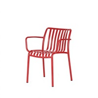 Chaise d'extérieur en aluminium rouge avec accoudoirs, chaise de jardin en métal avec assise à lattes thermolaquée pour patio, balcon, café