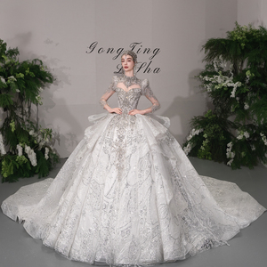 Vestido de Novia Moderno GT129 Estilo Princesa con Apliques de Diamantes Brillantes y Pedrería, Cola Capilla, Romántico y Elegante - Product Image 1