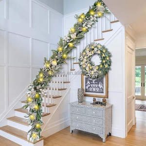 Grande guirlande de Noël pré-éclairée de 30 pouces avec pommes blanches et baies pour porte d'entrée Porte de Noël éclairée en blanc argenté - Product Image 6